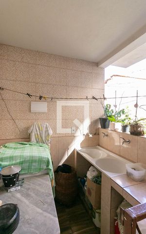 Casa à venda com 360m², 3 quartos e 2 vagas Casa à venda com 360m², 3 quartos e 2 vagasArea de servico