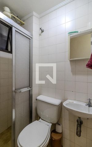 Apartamento à venda com 251m², 3 quartos e 3 vagas Apartamento à venda com 251m², 3 quartos e 3 vagasBanheiro de Serviço