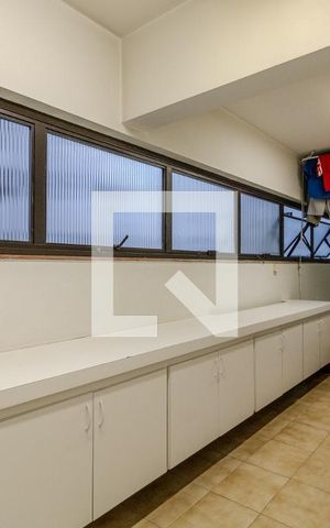 Apartamento à venda com 251m², 3 quartos e 3 vagas Apartamento à venda com 251m², 3 quartos e 3 vagasÁrea de Serviço