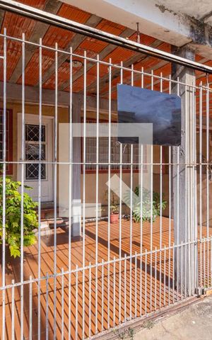 Casa para alugar com 225m², 2 quartos e 4 vagas Casa para alugar com 225m², 2 quartos e 4 vagasFachada