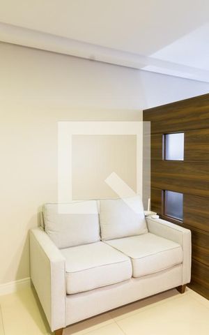 Apartamento para alugar com 34m², 1 quarto e 1 vagaKitnet - sofá