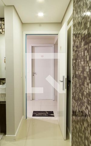 Apartamento para alugar com 34m², 1 quarto e 1 vagaKitnet - Porta de entrada, interfone e quadro de luz