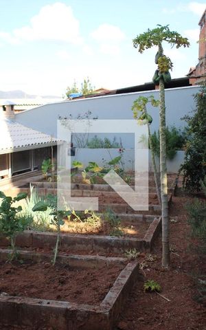 Casa à venda com 330m², 4 quartos e 6 vagasQuintal