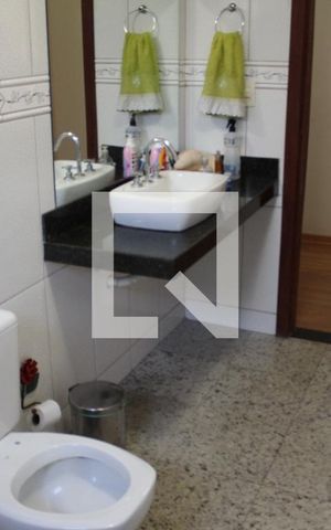 Casa à venda com 330m², 4 quartos e 6 vagasBanheiro 1