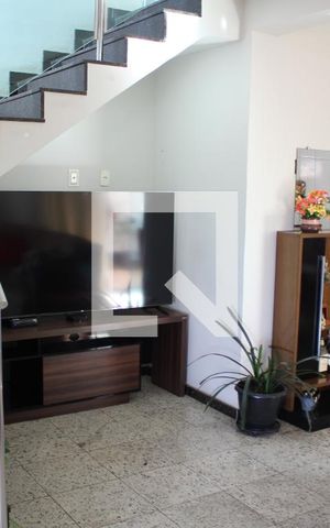 Casa à venda com 330m², 4 quartos e 6 vagasSala