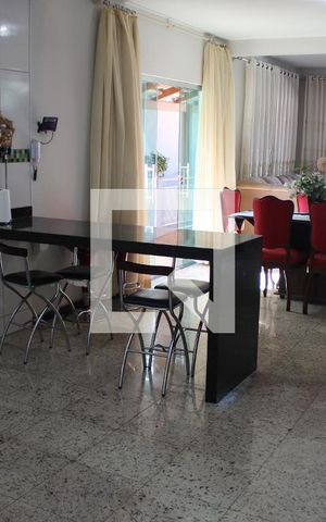 Casa à venda com 330m², 4 quartos e 6 vagasCozinha