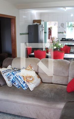 Casa à venda com 330m², 4 quartos e 6 vagasSala