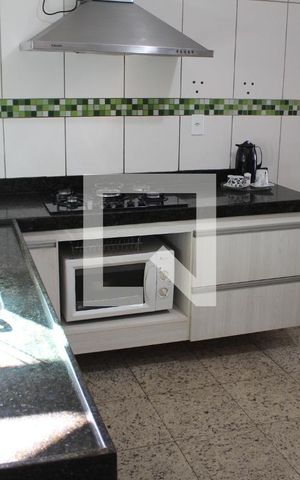 Casa à venda com 330m², 4 quartos e 6 vagasCozinha