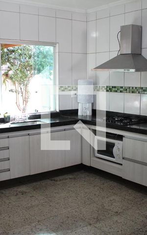 Casa à venda com 330m², 4 quartos e 6 vagasCozinha