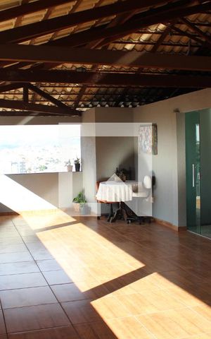 Casa à venda com 330m², 4 quartos e 6 vagasVaranda e Area de serviço