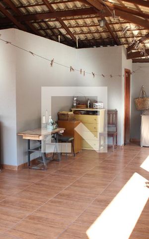Casa à venda com 330m², 4 quartos e 6 vagasVaranda e Area de serviço