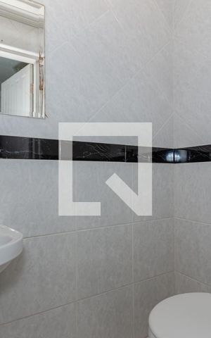 Casa à venda com 500m², 6 quartos e 3 vagas Casa à venda com 500m², 6 quartos e 3 vagasBanheiro de Serviço