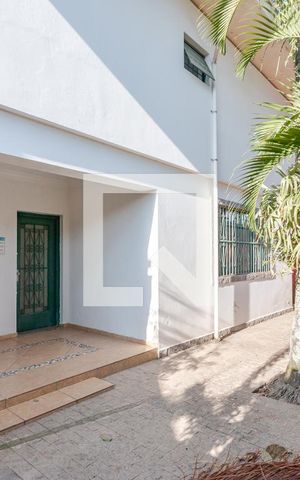 Casa à venda com 500m², 6 quartos e 3 vagas Casa à venda com 500m², 6 quartos e 3 vagasQuintal