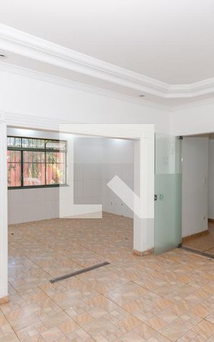 Casa à venda com 500m², 6 quartos e 3 vagas Casa à venda com 500m², 6 quartos e 3 vagasSala