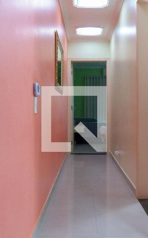 Casa à venda com 350m², 4 quartos e 5 vagas Casa à venda com 350m², 4 quartos e 5 vagasCorredor