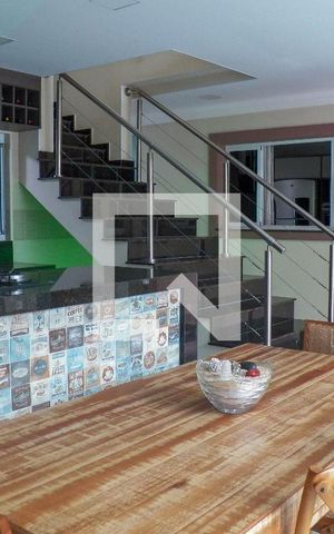 Casa à venda com 350m², 4 quartos e 5 vagas Casa à venda com 350m², 4 quartos e 5 vagasÁrea gourmet