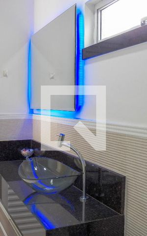 Casa à venda com 350m², 4 quartos e 5 vagas Casa à venda com 350m², 4 quartos e 5 vagasBanheiro 1