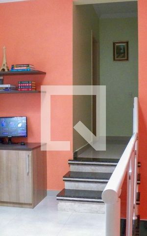 Casa à venda com 350m², 4 quartos e 5 vagas Casa à venda com 350m², 4 quartos e 5 vagasEscritório