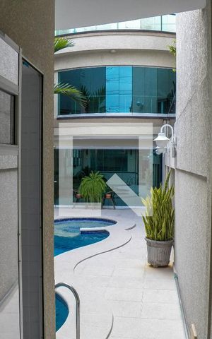 Casa à venda com 350m², 4 quartos e 5 vagas Casa à venda com 350m², 4 quartos e 5 vagasCorredor
