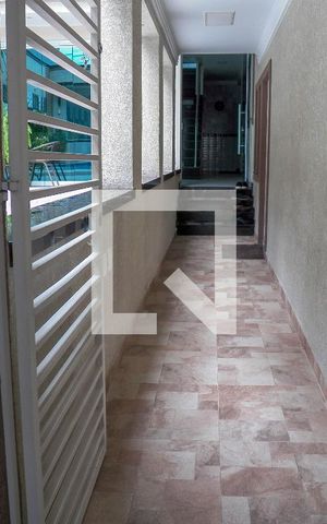 Casa à venda com 350m², 4 quartos e 5 vagas Casa à venda com 350m², 4 quartos e 5 vagasCorredor de entrada
