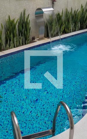 Casa à venda com 350m², 4 quartos e 5 vagas Casa à venda com 350m², 4 quartos e 5 vagasPiscina