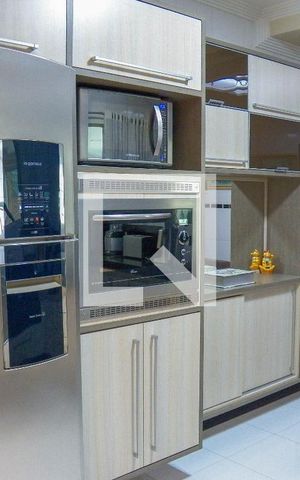 Casa à venda com 350m², 4 quartos e 5 vagas Casa à venda com 350m², 4 quartos e 5 vagasCozinha