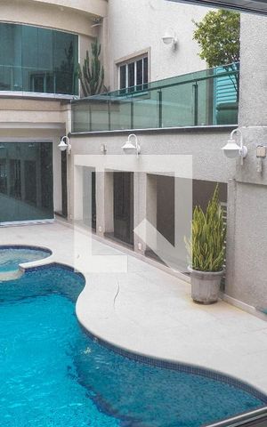 Casa à venda com 350m², 4 quartos e 5 vagas Casa à venda com 350m², 4 quartos e 5 vagasSaúna