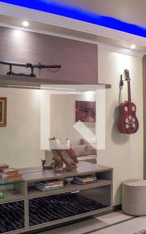Casa à venda com 350m², 4 quartos e 5 vagas Casa à venda com 350m², 4 quartos e 5 vagasSala