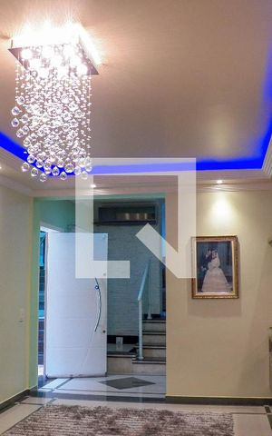 Casa à venda com 350m², 4 quartos e 5 vagas Casa à venda com 350m², 4 quartos e 5 vagasSala