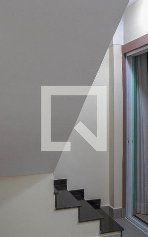 Casa à venda com 350m², 4 quartos e 5 vagas Casa à venda com 350m², 4 quartos e 5 vagasÁrea comum