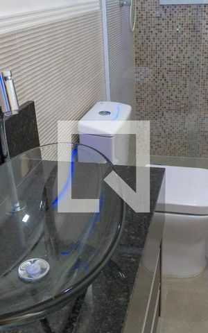 Casa à venda com 350m², 4 quartos e 5 vagas Casa à venda com 350m², 4 quartos e 5 vagasBanheiro 1