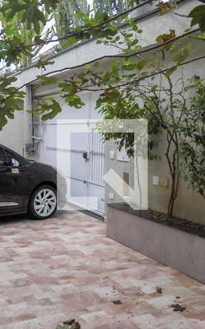 Casa à venda com 350m², 4 quartos e 5 vagas Casa à venda com 350m², 4 quartos e 5 vagasGaragem