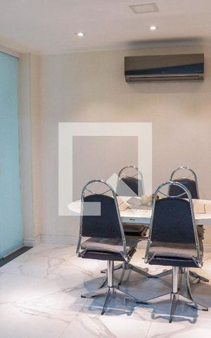 Casa à venda com 350m², 4 quartos e 5 vagas Casa à venda com 350m², 4 quartos e 5 vagasCozinha