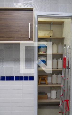 Casa à venda com 350m², 4 quartos e 5 vagas Casa à venda com 350m², 4 quartos e 5 vagasÁrea de Serviço
