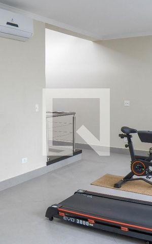 Casa à venda com 350m², 4 quartos e 5 vagas Casa à venda com 350m², 4 quartos e 5 vagasÁrea comum - Academia