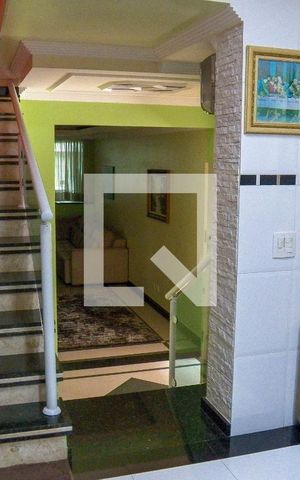 Casa à venda com 350m², 4 quartos e 5 vagas Casa à venda com 350m², 4 quartos e 5 vagasCozinha