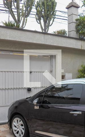 Casa à venda com 350m², 4 quartos e 5 vagas Casa à venda com 350m², 4 quartos e 5 vagasGaragem