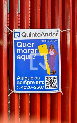 Casa à venda com 278m², 4 quartos e 3 vagas Casa à venda com 278m², 4 quartos e 3 vagasPlaca Banner Instalada na Fachada