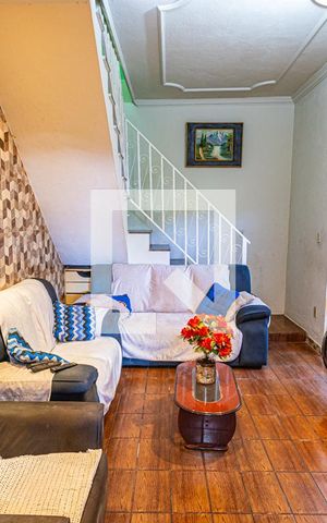 Casa à venda com 160m², 3 quartos e sem vaga Casa à venda com 160m², 3 quartos e sem vagaSala