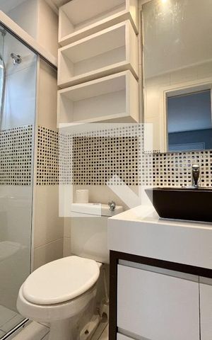 Apartamento para alugar com 80m², 2 quartos e 2 vagas Apartamento para alugar com 80m², 2 quartos e 2 vagasBanheiro da Suíte
