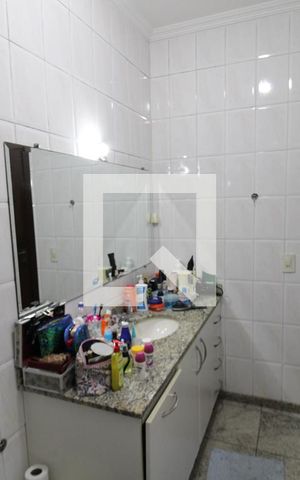 Casa à venda com 200m², 3 quartos e 4 vagasQuarto 1 - Banheiro
