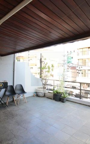 Casa à venda com 200m², 3 quartos e 4 vagasSala - Varanda