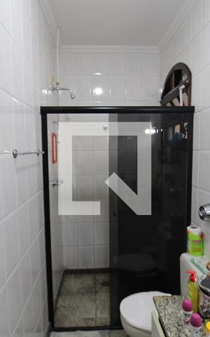 Casa à venda com 200m², 3 quartos e 4 vagasQuarto 1 - Banheiro