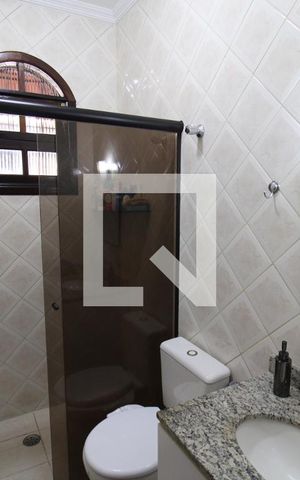 Casa à venda com 200m², 3 quartos e 4 vagasBanheiro 