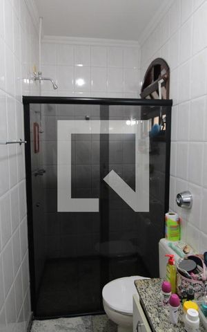 Casa à venda com 200m², 3 quartos e 4 vagasQuarto 1 - Banheiro