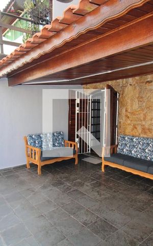Casa à venda com 200m², 3 quartos e 4 vagasSala - Varanda