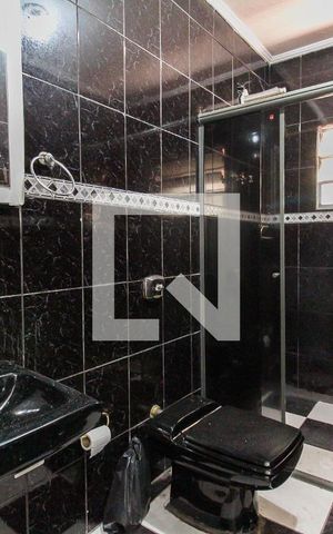 Casa à venda com 80m², 4 quartos e 2 vagas Casa à venda com 80m², 4 quartos e 2 vagasBanheiro