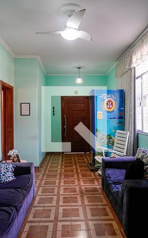 Casa à venda com 214m², 5 quartos e 2 vagas Casa à venda com 214m², 5 quartos e 2 vagasSala