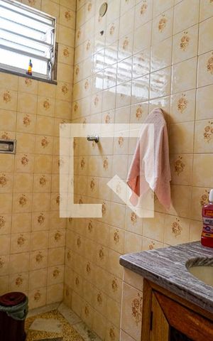 Casa à venda com 214m², 5 quartos e 2 vagas Casa à venda com 214m², 5 quartos e 2 vagasBanheiro Social