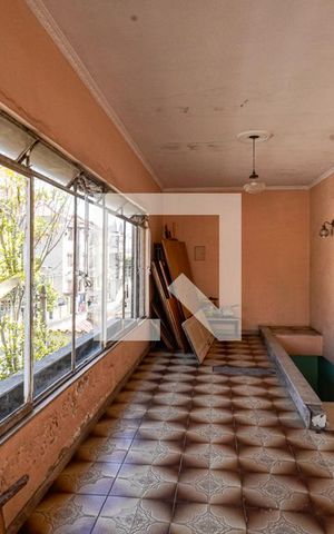 Casa à venda com 214m², 5 quartos e 2 vagas Casa à venda com 214m², 5 quartos e 2 vagasSegundo andar